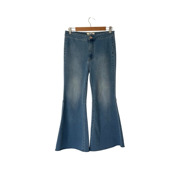 Free People - Just Float On Raw Hem Flared Jeans Sz 28 - Picture 3 of 7